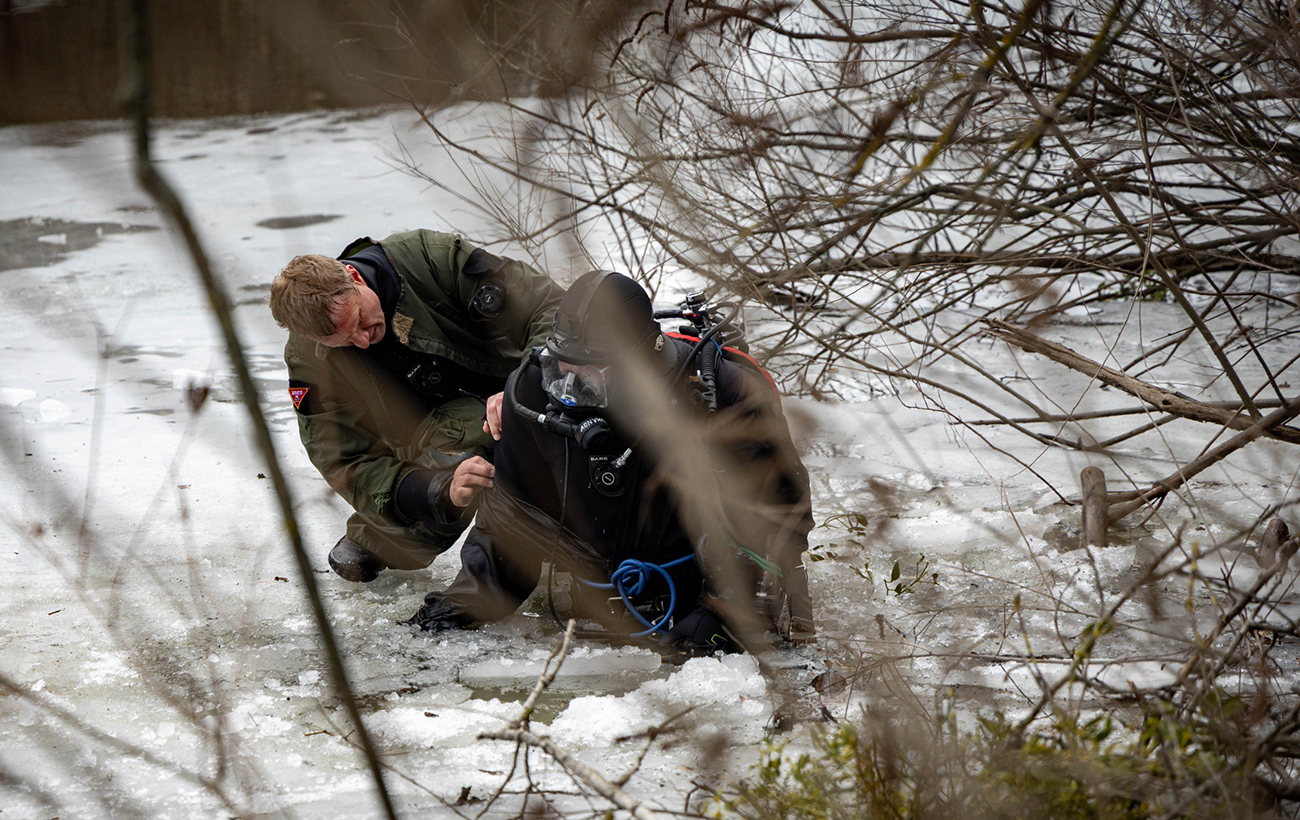 У Києві з річки дістали уламки російської ракети: у ДСНС попередили про приховану небезпеку